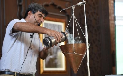 The Art of Teaching Science Through Experimentation